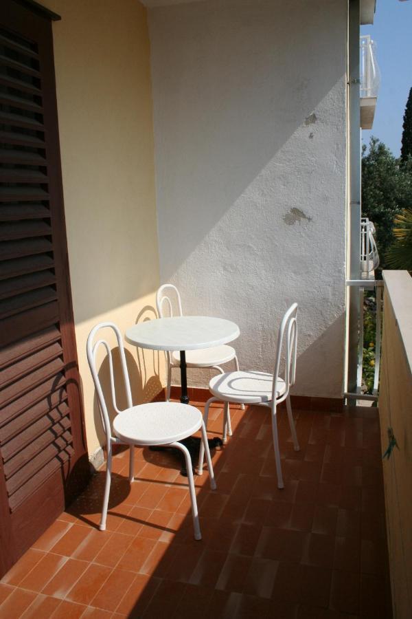 Apartments By The Sea Podgora, Makarska - 518 المظهر الخارجي الصورة